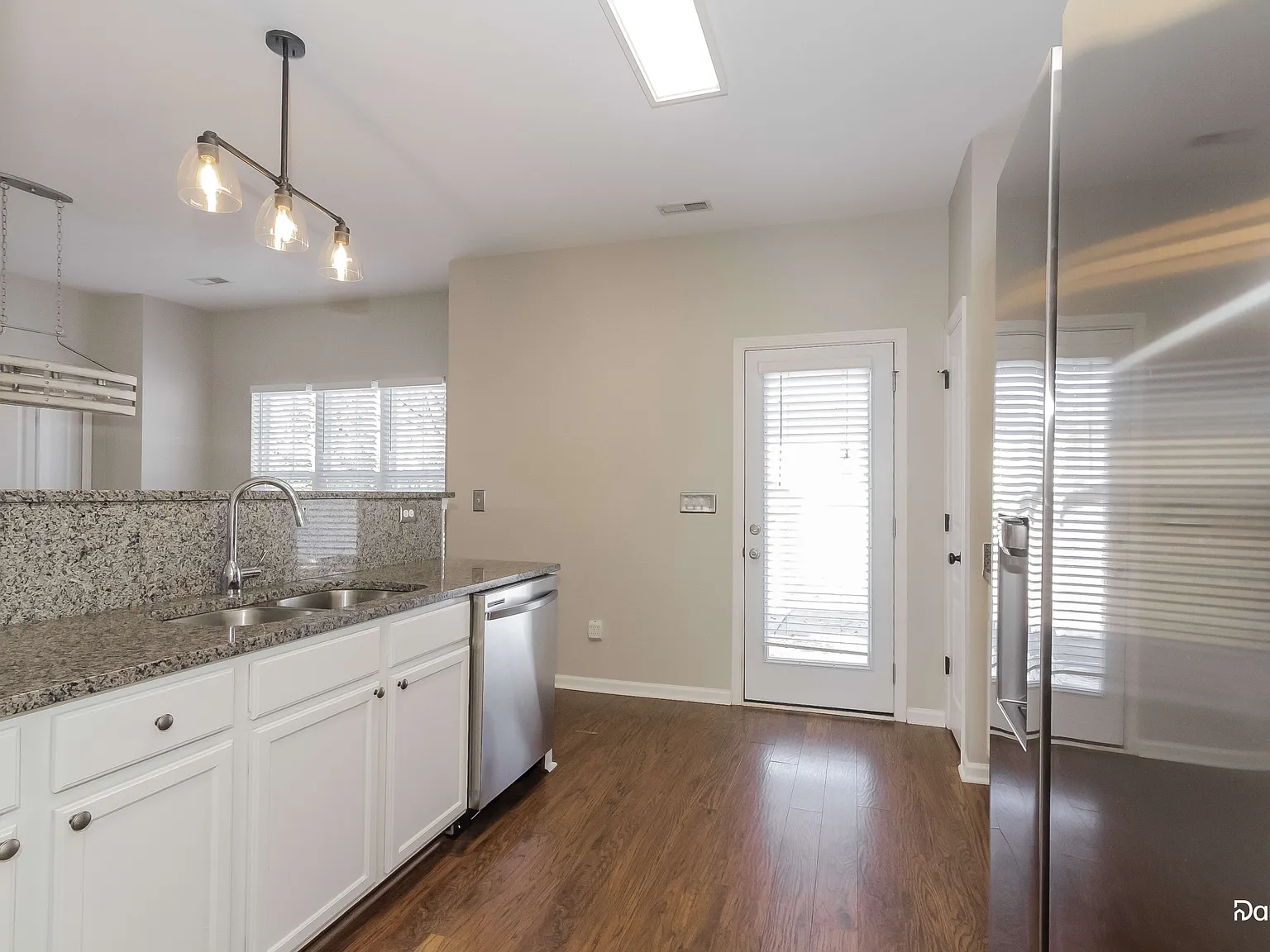 3 bed, 2.5 bath, 1498 sqft, $2,315 — Photo 4