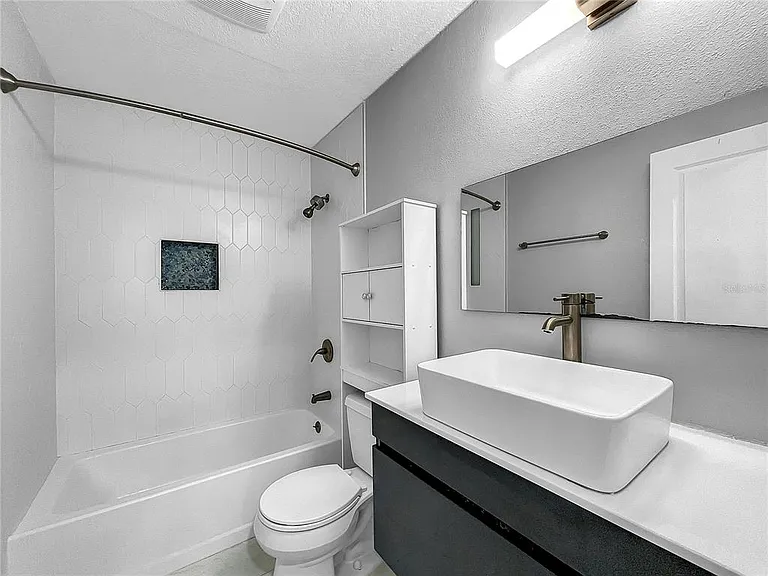 6809 S Himes Ave — Photo 17