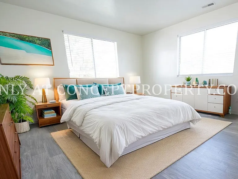 Bentwood — Photo 168