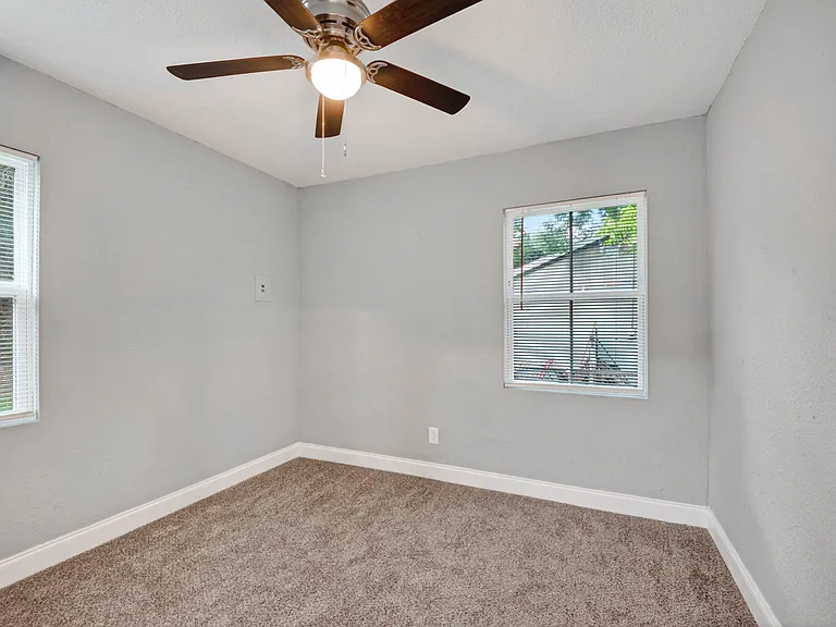 502 Azalea Dr — Photo 15