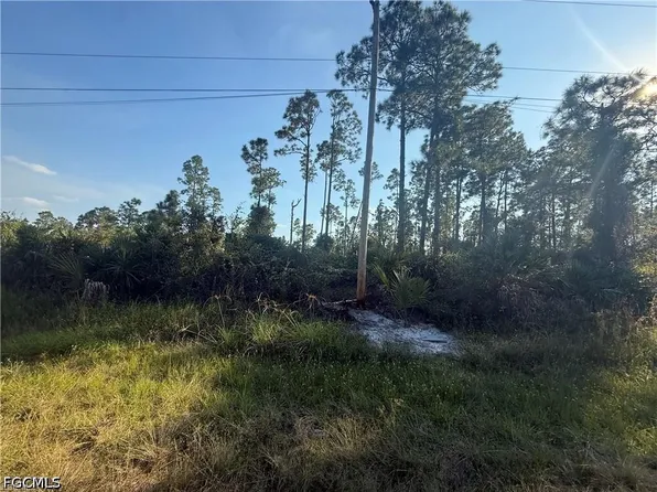 1086 Ainsworth St E, Lehigh Acres, FL 33974