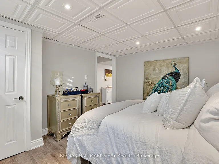 46 Essa Rd #LOWER — Photo 17
