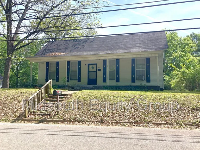 420 N McLemore Ave — Photo 1