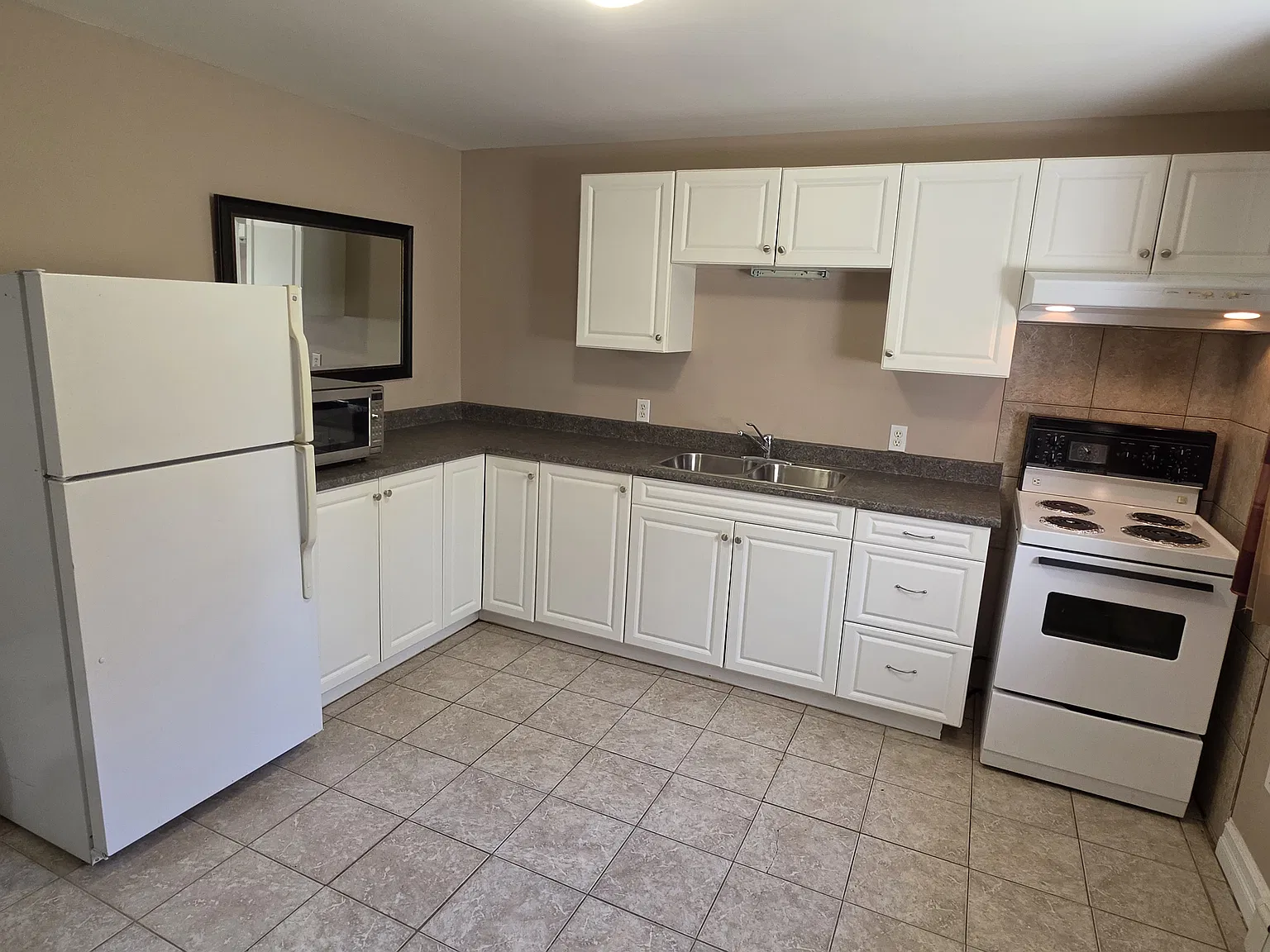 2 bed, 1000 sqft, $2,050 — Photo 4