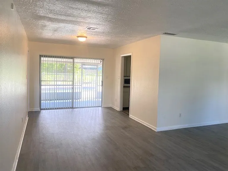 2114 Winnebago Trl — Photo 8