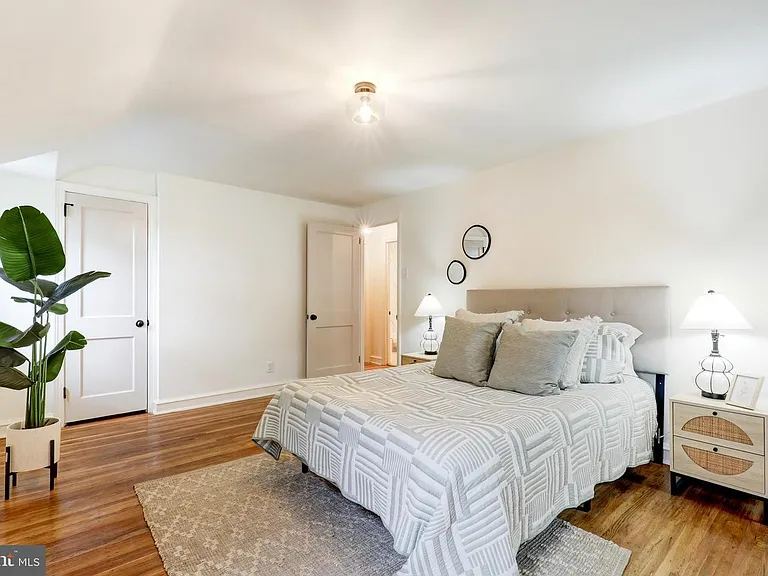 242 Shadeland Ave — Photo 8