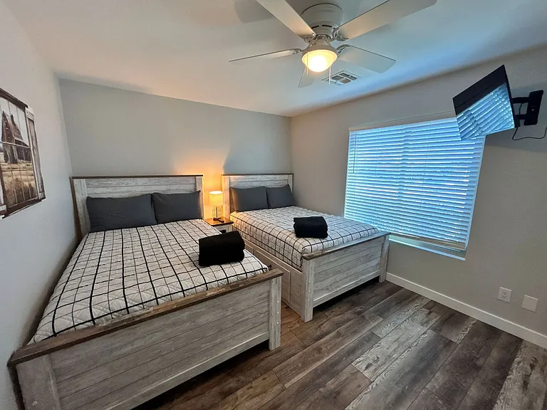 345 N Scott Dr — Photo 17