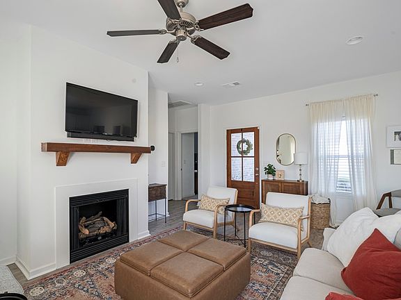 4th image of 3004 Blackbriar Dr