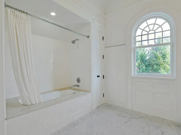 5000 Grosvenor Avenue image 35 of 42