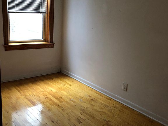 5th image of 851 N Hoyne Ave