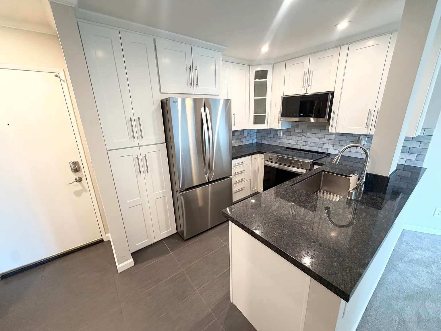 1 bed, 619 sqft, $3,100 — Photo 2