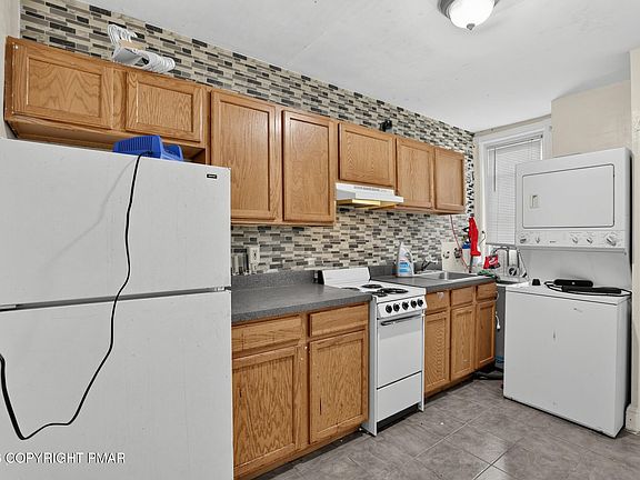 5th image of 203 Widener St