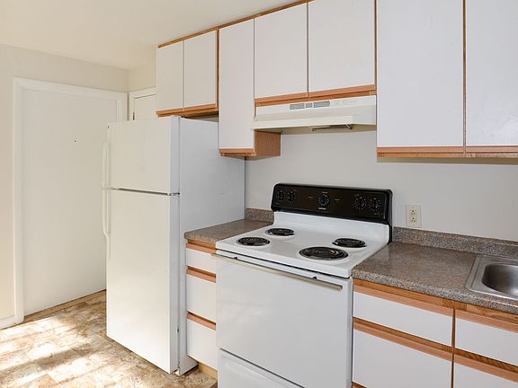 3rd image of 180-182 Blueberry Ln #2