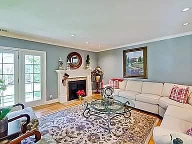 2nd image of 2517 Lambert Ln