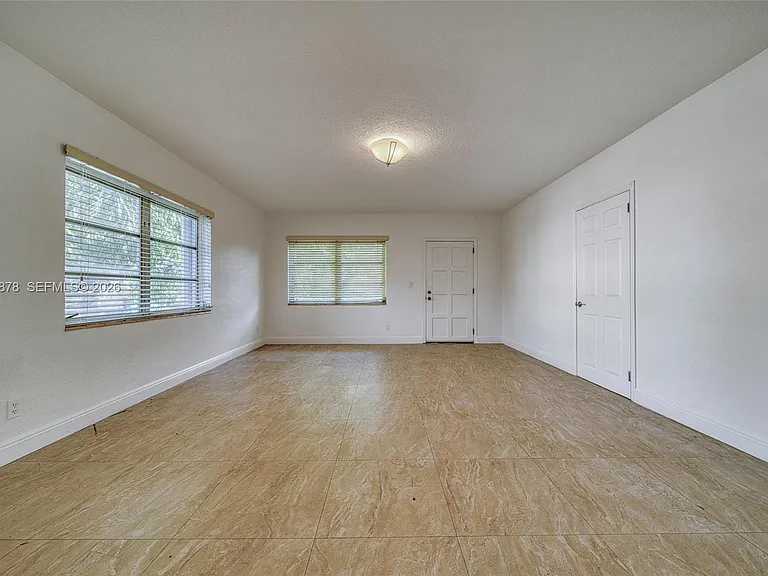 4136 SW 14th St — Photo 2