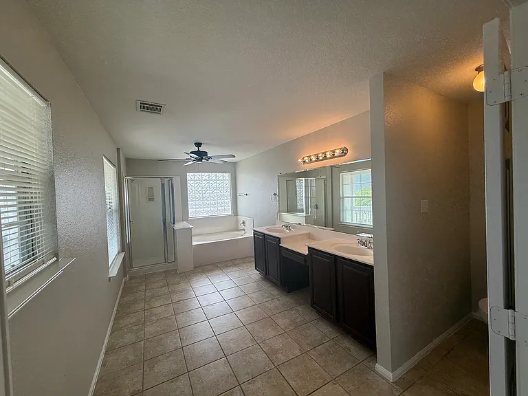 502 Constellation Dr — Photo 23