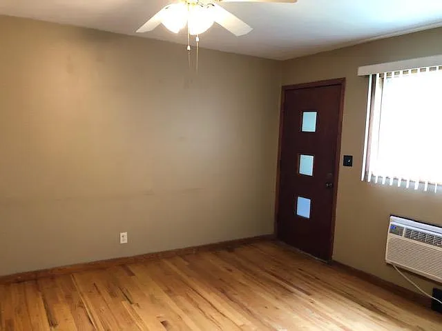 2 bed, 900 sqft, $1,500 — Photo 4