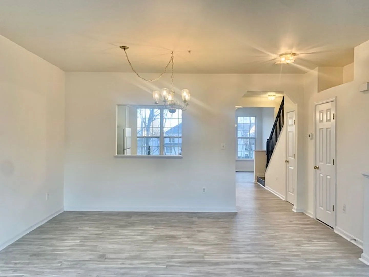 Fantastic 4 BR 3.5 BA home — Photo 3