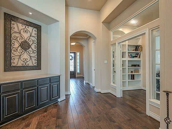 3rd image of 124 Lukes Place Ln