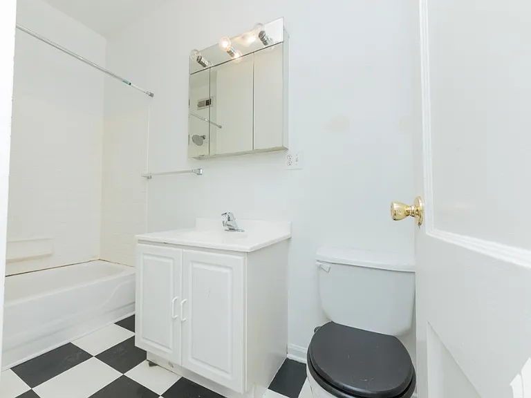 1944 W Winona St #3 — Photo 10
