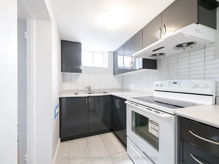 35A Bowie Ave #BASEMENT — Photo 12