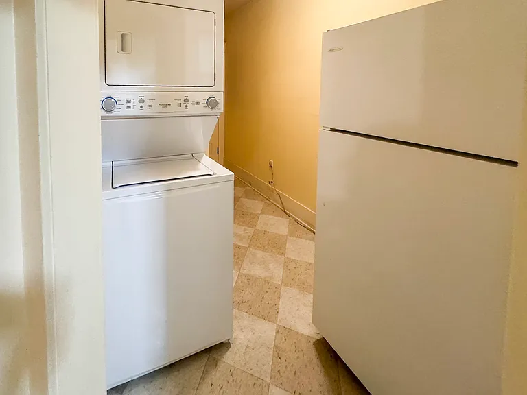 1123 Marion Ave — Photo 16