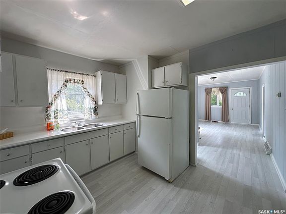 5th image of 302 Morken STREET