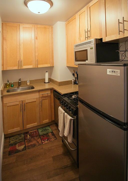 2nd image of 225 E 36th St APT 3H