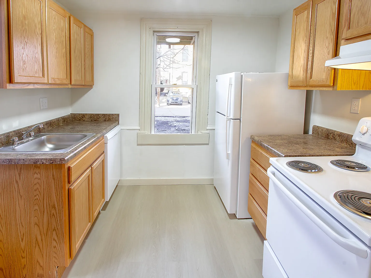 Studio, 650 sqft, $1,100 — Photo 3
