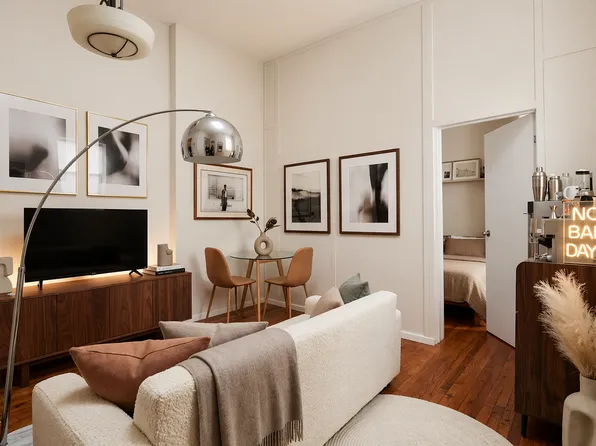 464 W 23rd St, New York, NY