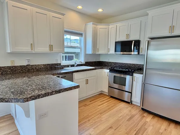 2443 NW 59th St #A, Seattle, WA 98107