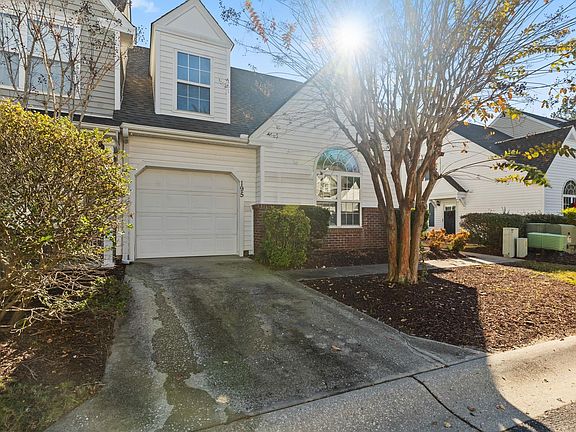 2nd image of 195 Pembroke Ln. #195