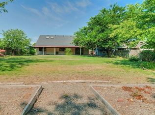 2399 Temple Dr, Medford, OR 97504