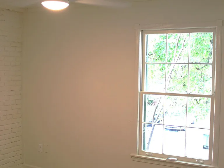 1589 York Ave — Photo 10