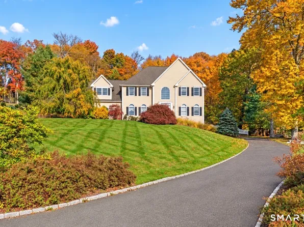 15 Wedgewood Court, Newtown, CT 06470