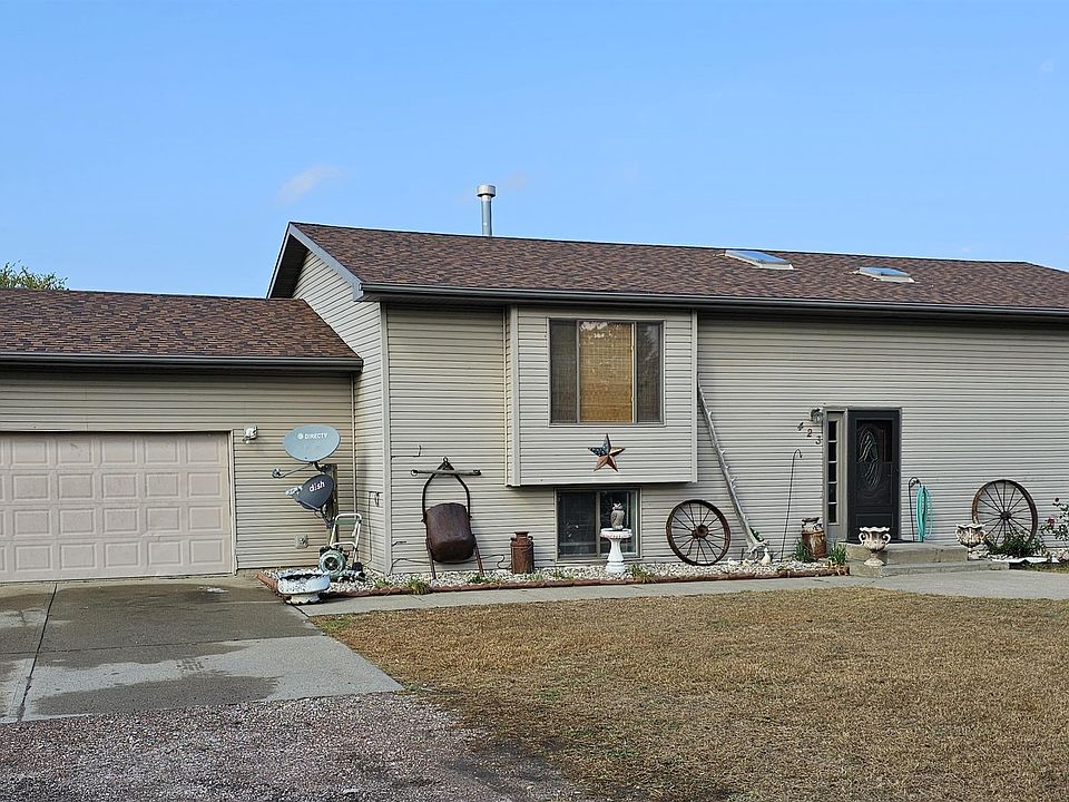 1st image of 423 Golf Rd