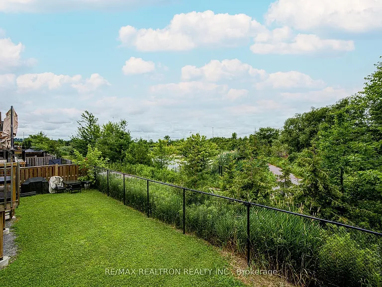 48 Robert Wilson Cres — Photo 47