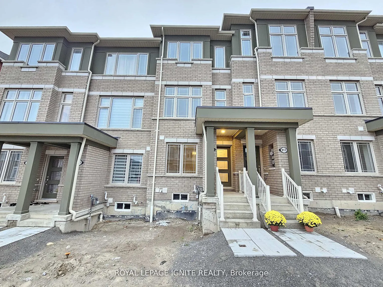 4 bed, $2,800 — Photo 2