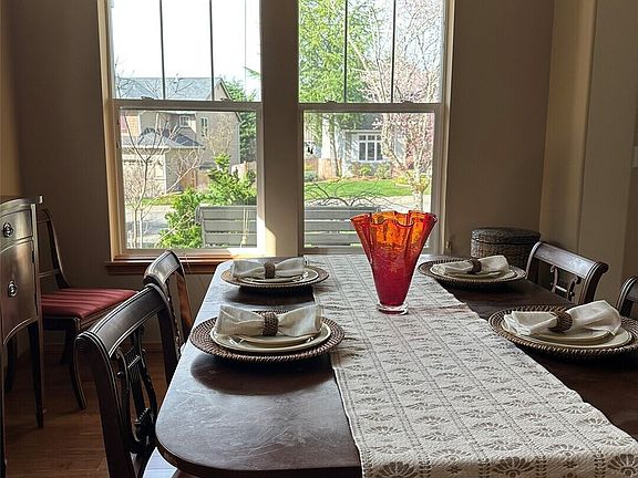 3rd image of 252 Quincy Avenue NE