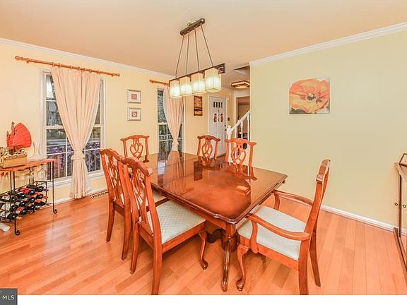 4th image of 38 Chatham Dr