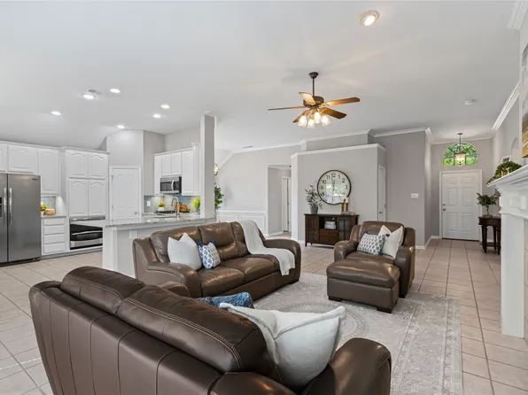 2302 Benwick Dr, Corinth, TX 76210