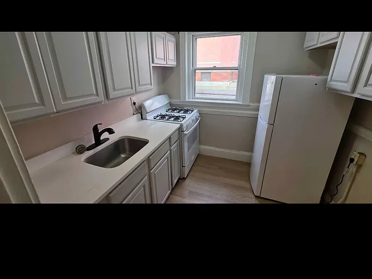 28 Franklin St #5 — Photo 2