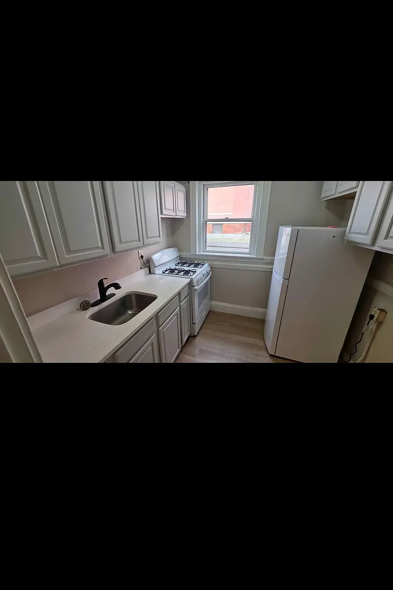 Building Photo - 28 Franklin St #5