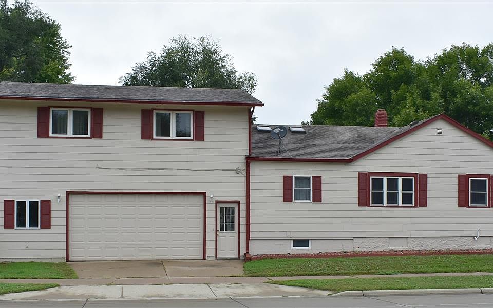 1st image of 119 S Holly Ave