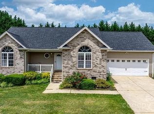 1543 Farmington Hills Dr, Conover, NC 28613