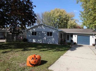 968 Home Ave, Menasha, WI 54952