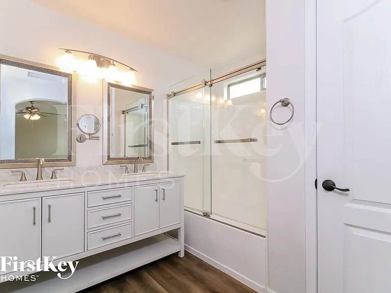 4302 S 249th Ave — Photo 11