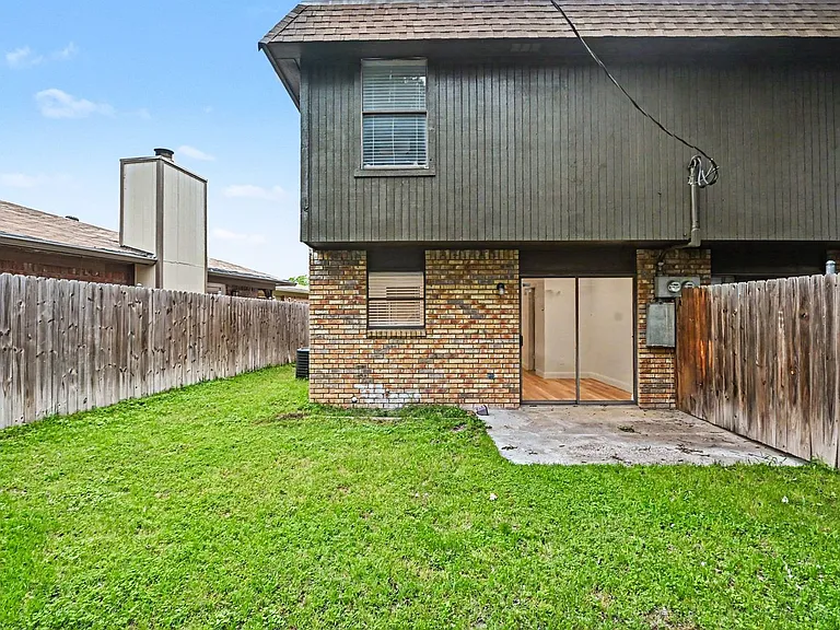 2103 Mistletoe Ave — Photo 22