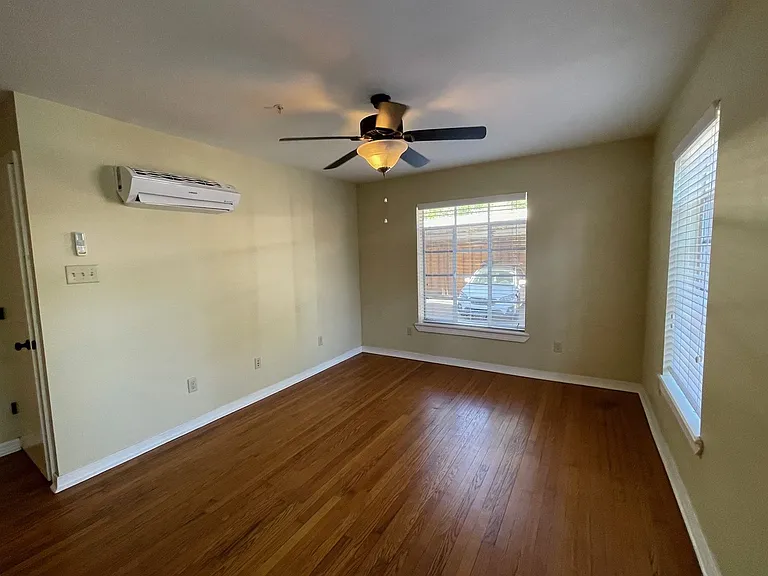 1406 Broadway St — Photo 16