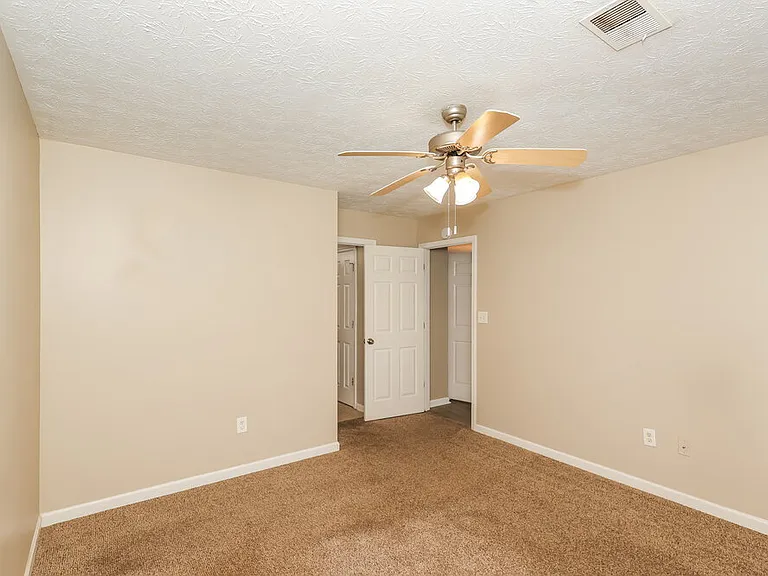 501 Saint Charles Ave — Photo 11